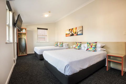Granville Hotel - Holiday Byron Bay 1