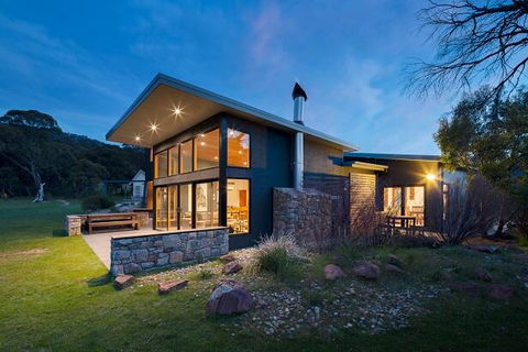 Grey Mare Chalet - Holiday Byron Bay 0