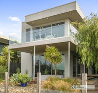 Grossard Point The Lighthouse Ventnor - Holiday Byron Bay