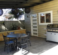 Guesthouse with Pool  BBQ - 10 kms from CBD - Holiday Byron Bay