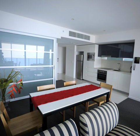 H Luxury Apartment At Surfers Paradise - Holiday Byron Bay 2