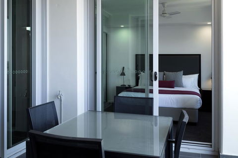 H On Mitchell Apartment Hotel - Holiday Byron Bay 1