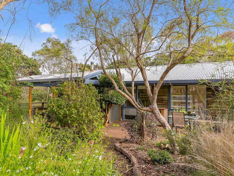 Hakea Bush Cabin - Holiday Byron Bay 0