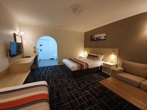 Hamilton's Queanbeyan Motel - Holiday Byron Bay 2