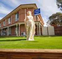 Hamilton's Queanbeyan Motel - Holiday Byron Bay