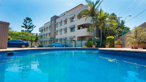 Hampton Court Apartments - Holiday Byron Bay 0