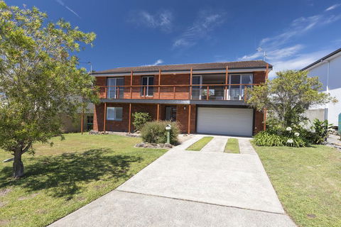 HAMPTONS - Holiday Byron Bay 0