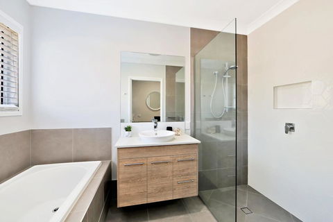 Hamptons @ The Point - Holiday Byron Bay 3