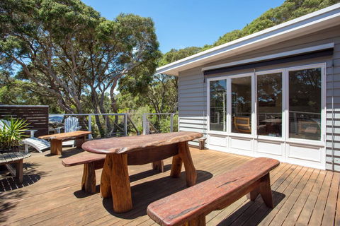 Harleian Beach House: Walk To Both Beaches - Holiday Byron Bay 0