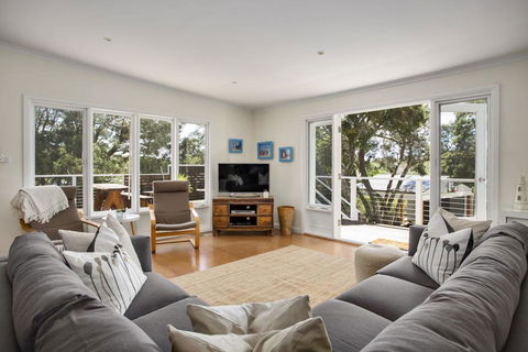 Harleian Beach House: Walk To Both Beaches - Holiday Byron Bay 1