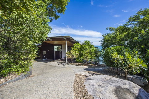 Headland Hideaway - Holiday Byron Bay 1