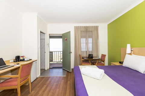 Hedland Hotel - Holiday Byron Bay 3