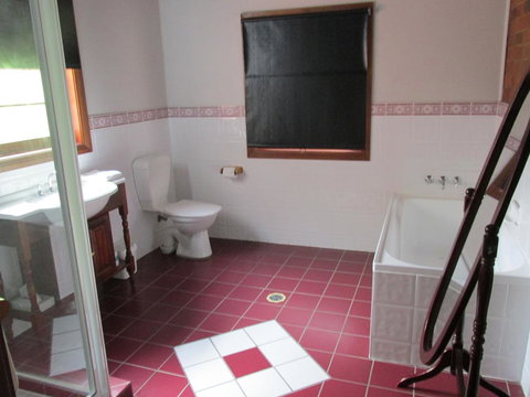 Henry's Cottage - Holiday Byron Bay 2