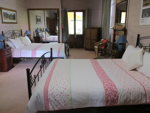 Henry's Cottage - Holiday Byron Bay 0