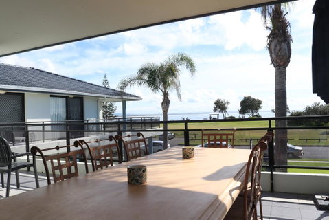 Hi Surf Unit 3, 92 Head St, Forster - Holiday Byron Bay 1