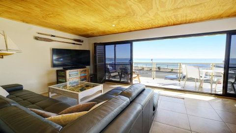 Hibiscus Court 3 - Forster Main Beach! - Holiday Byron Bay 0