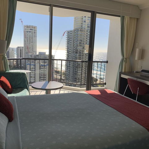 High Floor Twin Share With Ocean View At Surfers Paradise - Hotel Studio - Holiday Byron Bay 3