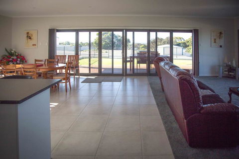 Highview On Victoria Coffin Bay - Holiday Byron Bay 3