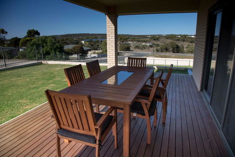 Highview On Victoria Coffin Bay - Holiday Byron Bay 1