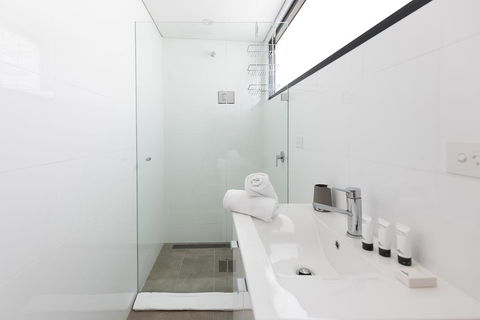 Hip One-bedroom House In Inner Sydney - Holiday Byron Bay 2