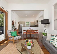 Historic 1890s House With Terraced Backyard Deck - Holiday Byron Bay