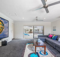 Homely Getaways in Broadbeach Waters - Holiday Byron Bay
