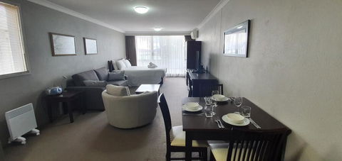 Horizons 201 - Lake Jindabyne Waterfront - Holiday Byron Bay 1