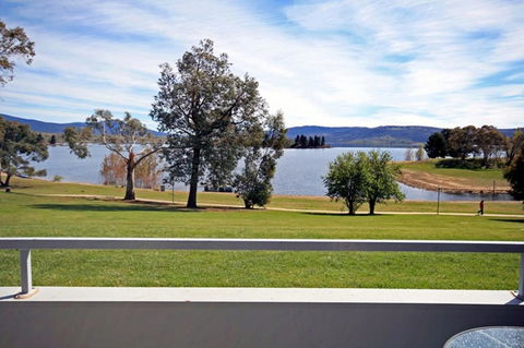 Horizons 208 - Lake Jindabyne Waterfront - Holiday Byron Bay 0