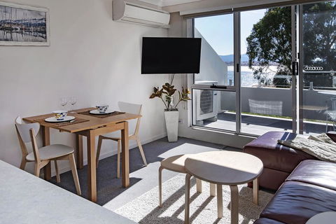 Horizons 216 - Lake Jindabyne Waterfront - Holiday Byron Bay 2