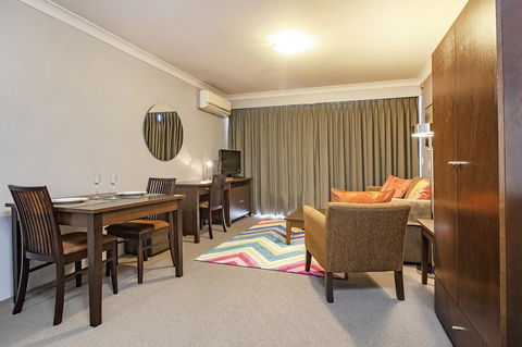 Horizons 418 - Lake Jindabyne Waterfront - Holiday Byron Bay 2