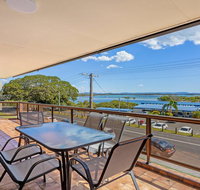 Island View 4 -Opposite Wallis Lake - Holiday Byron Bay