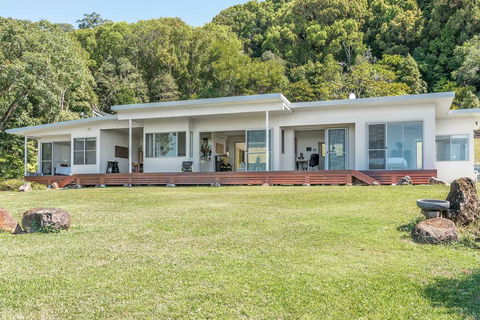 Jali Burugar - Holiday Byron Bay 1
