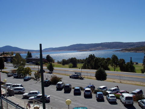 Jasper 3 Town Centre Jindabyne - Holiday Byron Bay 0