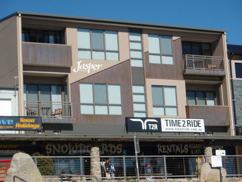 Jasper 4 Town Centre Jindabyne - Holiday Byron Bay 1