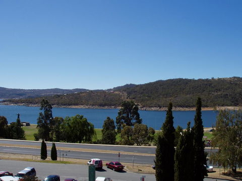 Jasper 4 Town Centre Jindabyne - Holiday Byron Bay 0