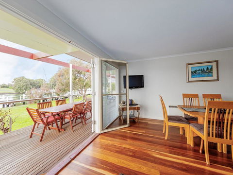 JOHANSSON'S PERCH No. 1 - Holiday Byron Bay 1