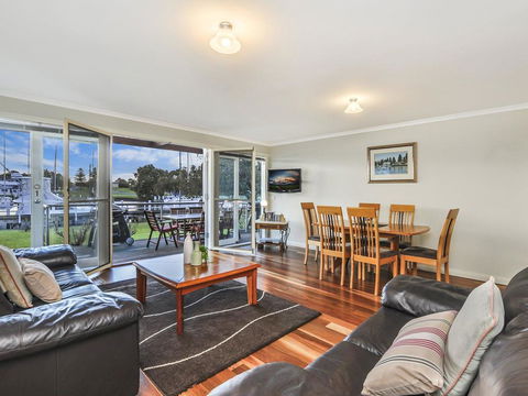 JOHANSSON'S PERCH No. 1 - Holiday Byron Bay 0