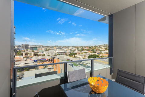 Keeping Cool On Connor - Executive 2BR Fortitude Valley Apartment With Pool And Views - Holiday Byron Bay 2