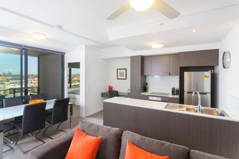 Keeping Cool On Connor - Executive 2BR Fortitude Valley Apartment With Pool And Views - Holiday Byron Bay 0