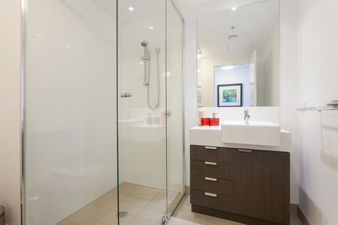 Keeping Cool On Connor - Executive 2BR Fortitude Valley Apartment With Pool And Views - Holiday Byron Bay 1