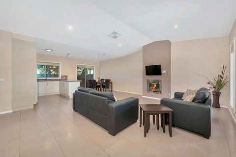 Kennedy Holiday Villas - Holiday Byron Bay 3