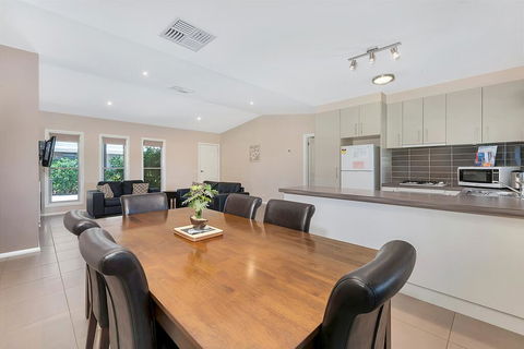 Kennedy Holiday Villas - Holiday Byron Bay 1