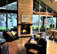 Kenwood Bank Vineyard Retreat - Holiday Byron Bay