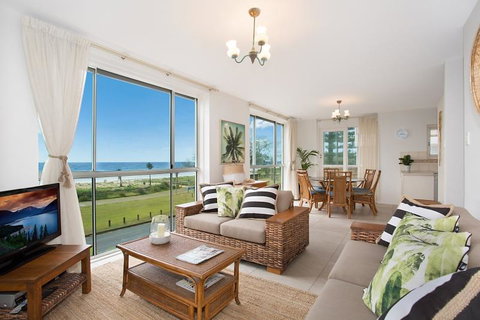 King Tide - Holiday Byron Bay 2