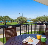 Kings Beach Ocean Front Views Private Balcony overlooking Kings Beach - Holiday Byron Bay