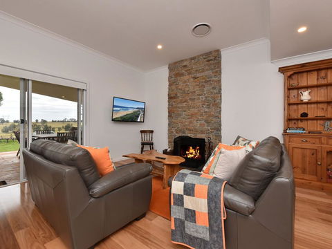 Kinloch Cottage Renovated To New On Daisy Hill Vineyard - Holiday Byron Bay 3