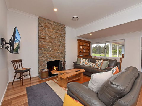 Kinloch Cottage Renovated To New On Daisy Hill Vineyard - Holiday Byron Bay 2