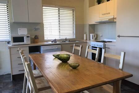 Kirwan 4, 4 Bedroom - Holiday Byron Bay 2