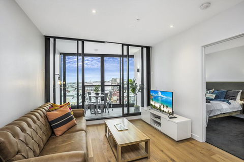 KOZYGURU FORTITUDE VALLEY 2 BED DESIGNER APT + FREE PARKING QFV179-803 - Holiday Byron Bay 0
