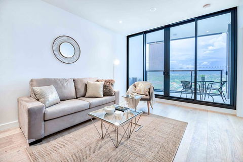 KOZYGURU FORTITUDE VALLEY HIGH LEVEL 2 BED APT + FREE PARKING QFV179-2612 - Holiday Byron Bay 0